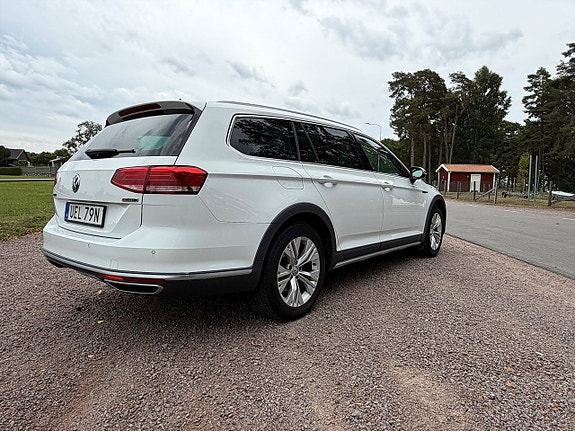 Volkswagen Passat Alltrack 8 of 23