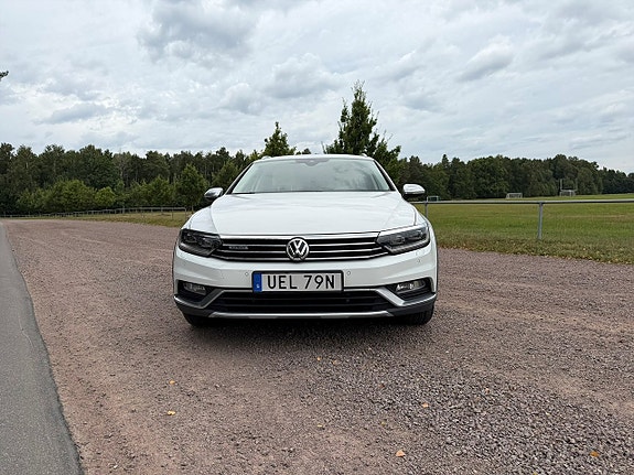 Volkswagen Passat Alltrack 6 of 23