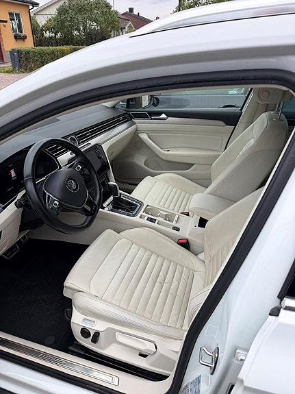 Volkswagen Passat Alltrack 11 of 23