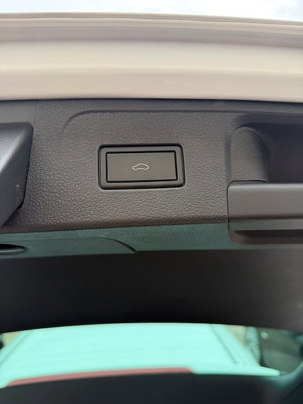 Volkswagen Passat Alltrack 21 of 23
