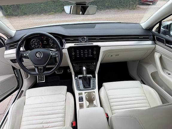 Volkswagen Passat Alltrack 13 of 23