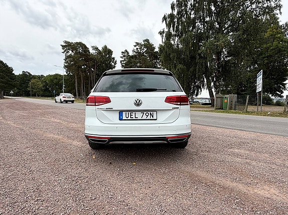 Volkswagen Passat Alltrack 9 of 23