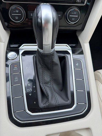 Volkswagen Passat Alltrack 19 of 23