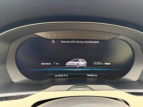 Volkswagen Passat Alltrack 17 of 23