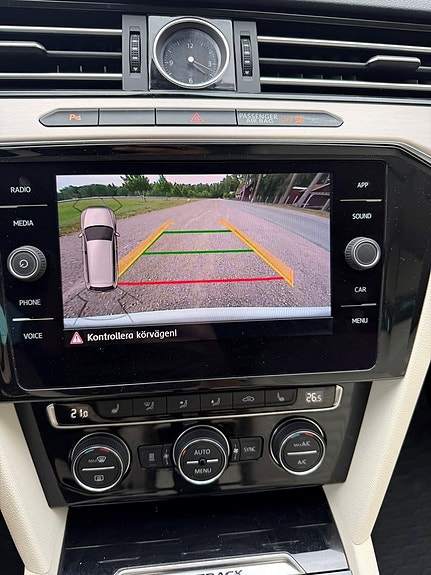 Volkswagen Passat Alltrack 15 of 23