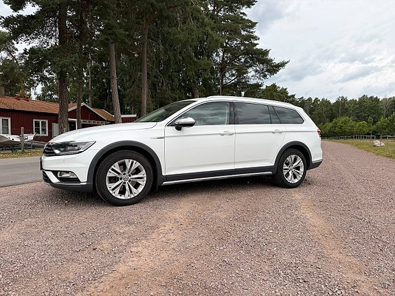 Volkswagen Passat Alltrack 3 of 23
