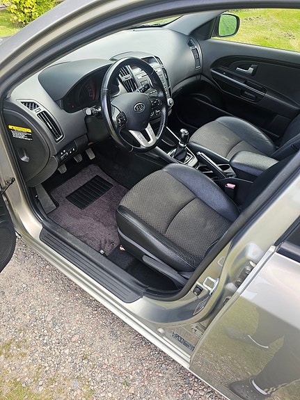 Kia Ceed 5 of 9