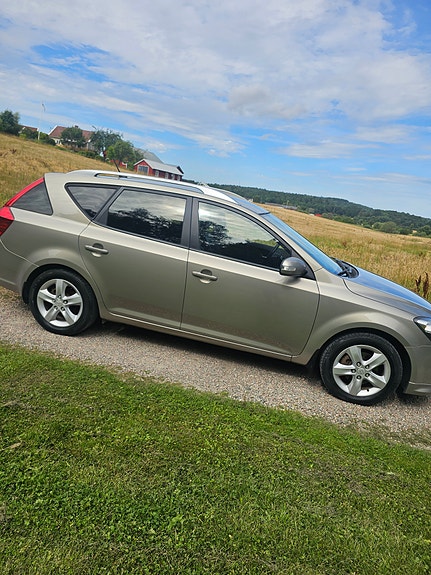 Kia Ceed 2 of 9