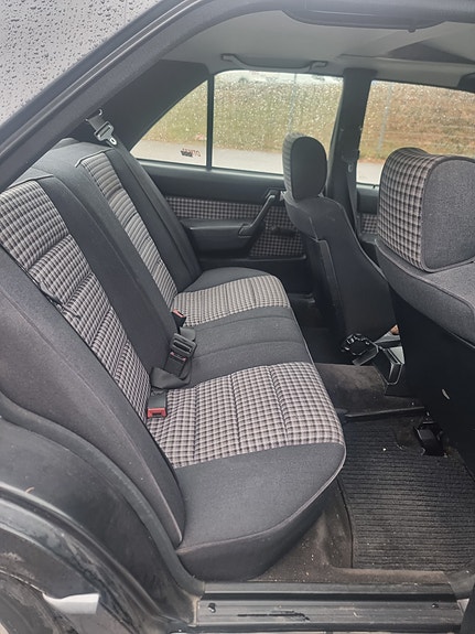 Mercedes-Benz 190 E 4 of 5
