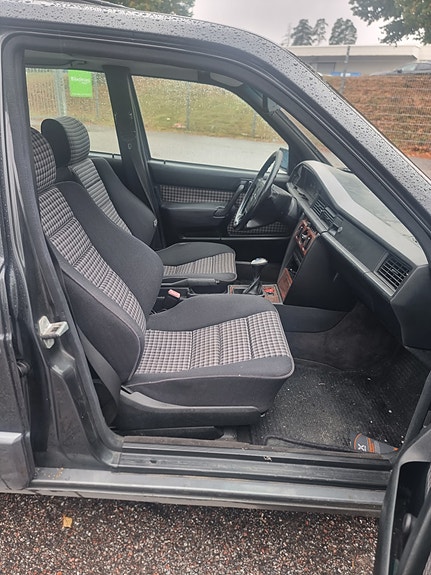 Mercedes-Benz 190 E 5 of 5