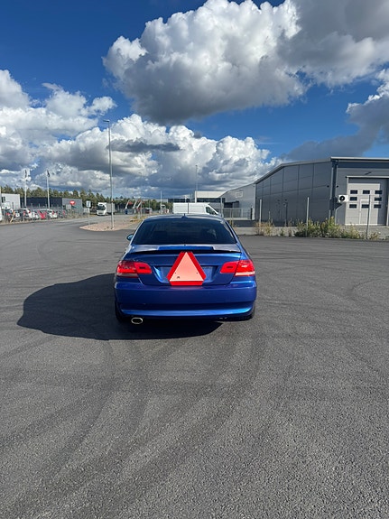 BMW 320i 5 of 10