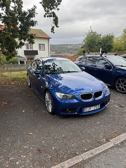 BMW 320i 2 of 10