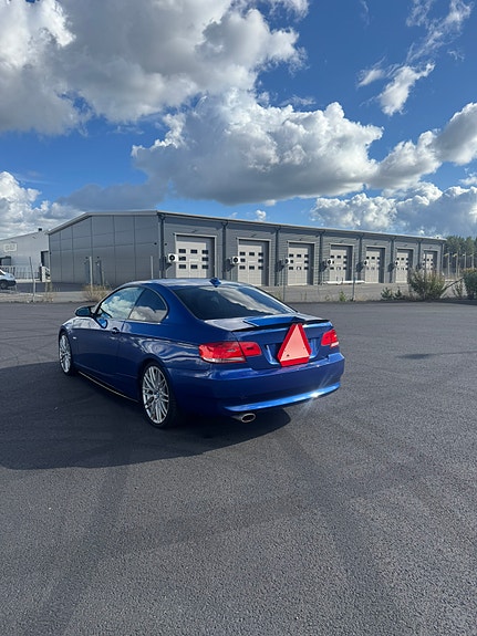 BMW 320i 4 of 10