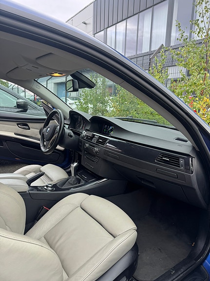 BMW 320i 7 of 10
