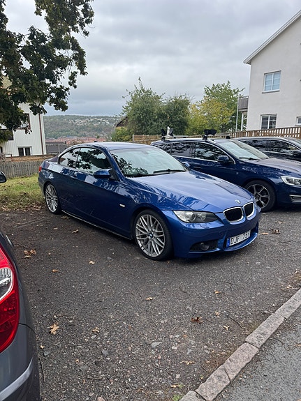 BMW 320i 3 of 10