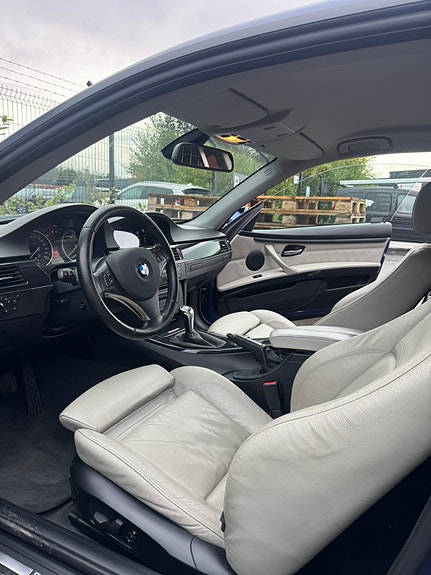 BMW 320i 6 of 10