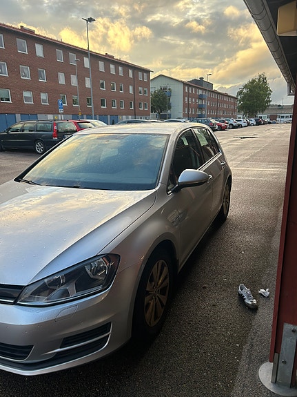 Volkswagen Golf VII 2 of 9