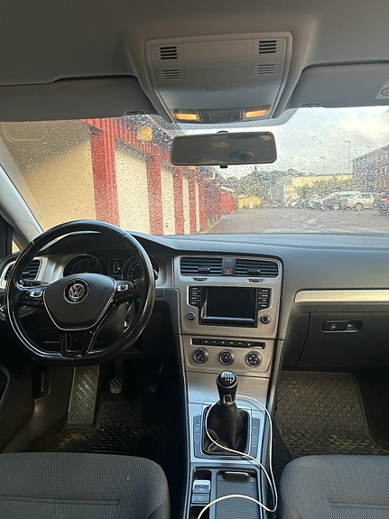 Volkswagen Golf VII 5 of 9