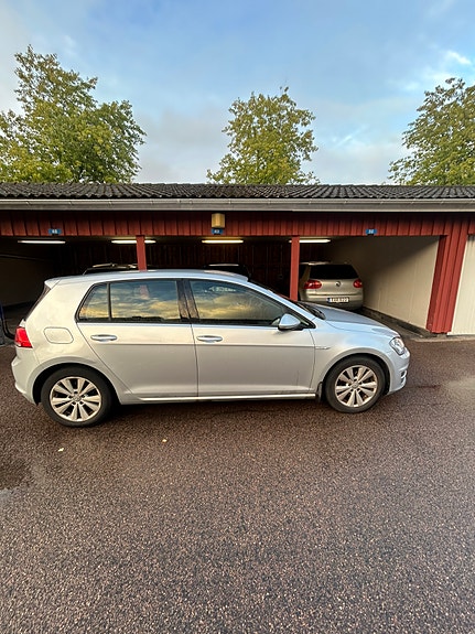 Volkswagen Golf VII 4 of 9