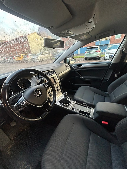 Volkswagen Golf VII 7 of 9