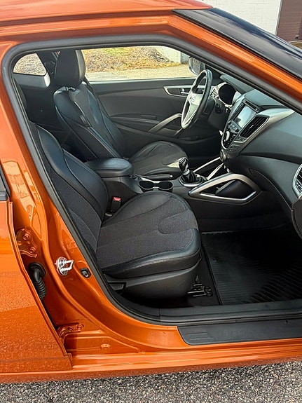Hyundai Veloster 10 of 15