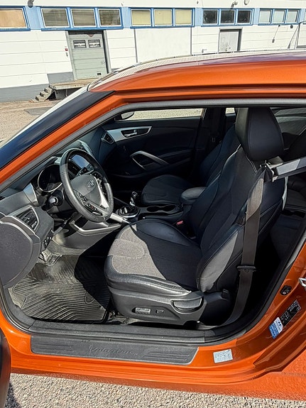 Hyundai Veloster 9 of 15