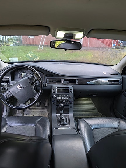 Volvo V70 7 of 9