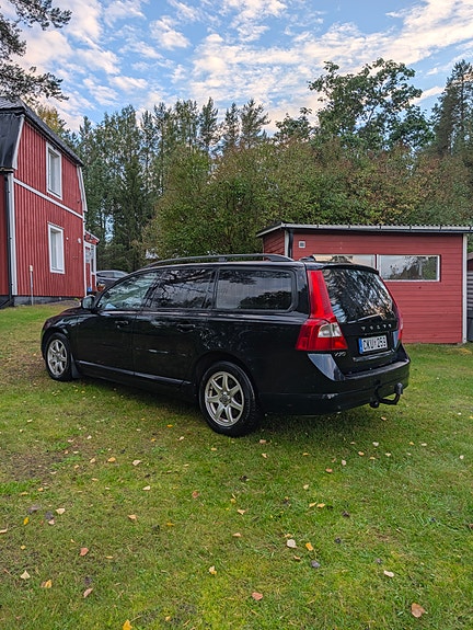 Volvo V70 3 of 9