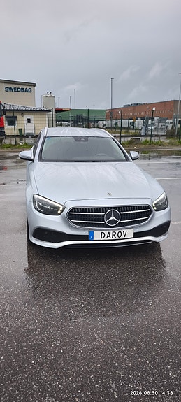 Mercedes-Benz E300 de 2 of 11