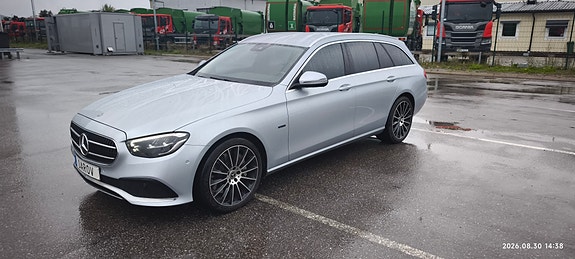 Mercedes-Benz E300 de 4 of 11