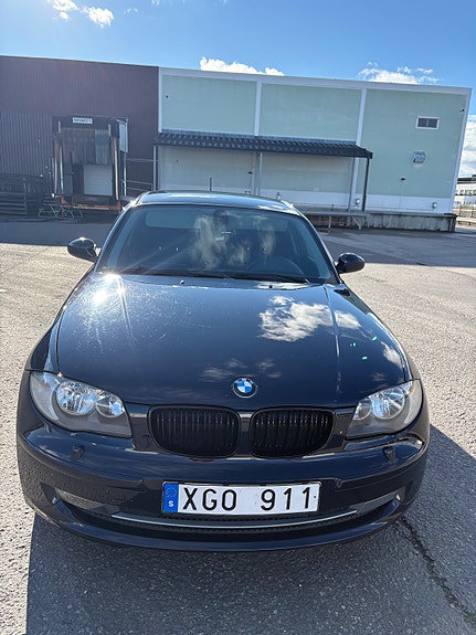 BMW 118d 2 of 11