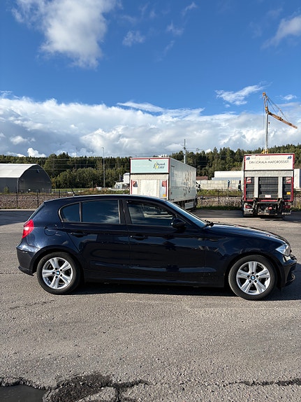BMW 118d 4 of 11