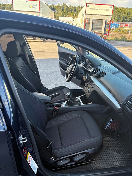 BMW 118d 9 of 11