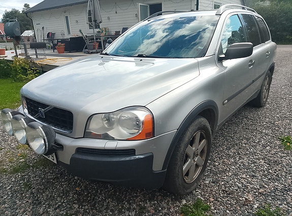 Volvo XC90 2 of 7