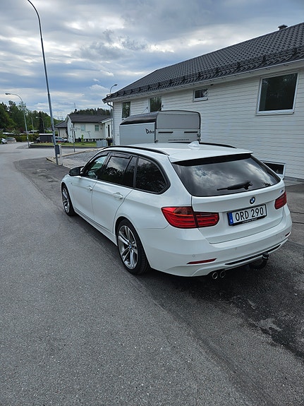 BMW 328i 4 of 5
