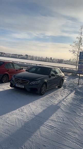 Mercedes-Benz E220 4 of 6