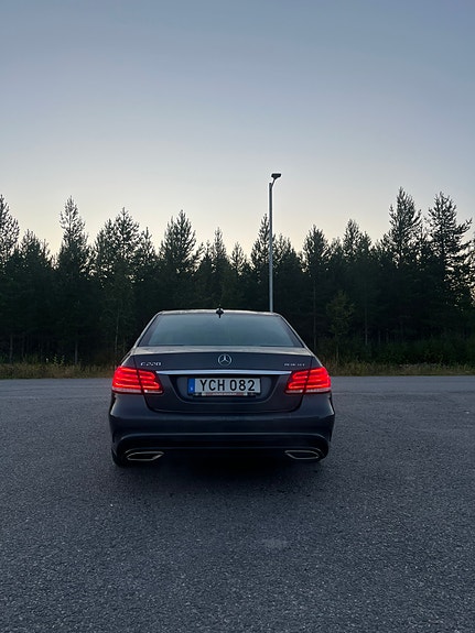 Mercedes-Benz E220 6 of 6