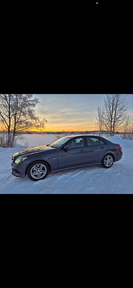 Mercedes-Benz E220 3 of 6
