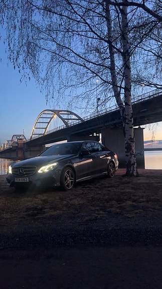 Mercedes-Benz E220 5 of 6