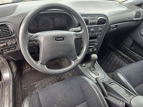 Volvo V40 8 of 8