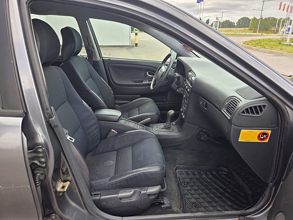 Volvo V40 6 of 8