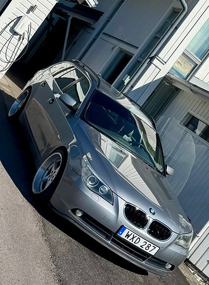 BMW 523i 2 of 4