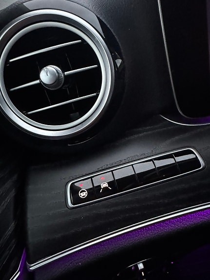 Mercedes-Benz E220 8 of 14