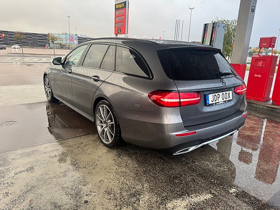 Mercedes-Benz E220 2 of 14