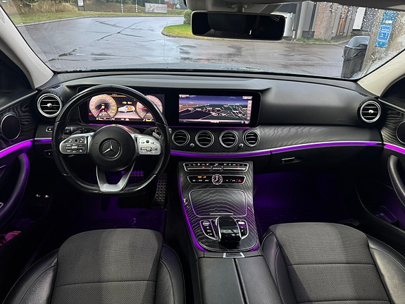 Mercedes-Benz E220 6 of 14