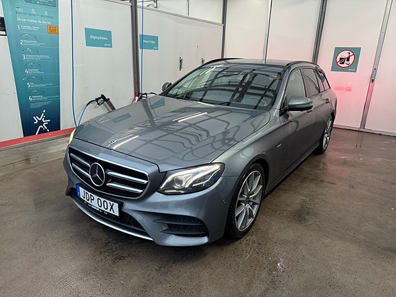 Mercedes-Benz E220 5 of 14