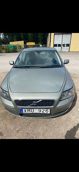 Volvo S40 2 of 3