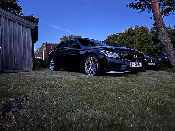 Mercedes-Benz C450 3 of 4