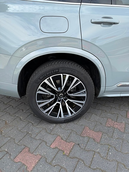 Volvo XC90 4 of 9