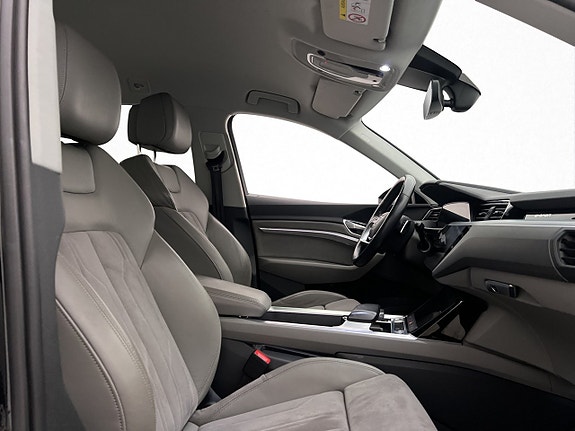 Audi e-tron 28 of 30